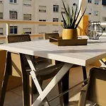 Edificio Apolo 7 קלפה